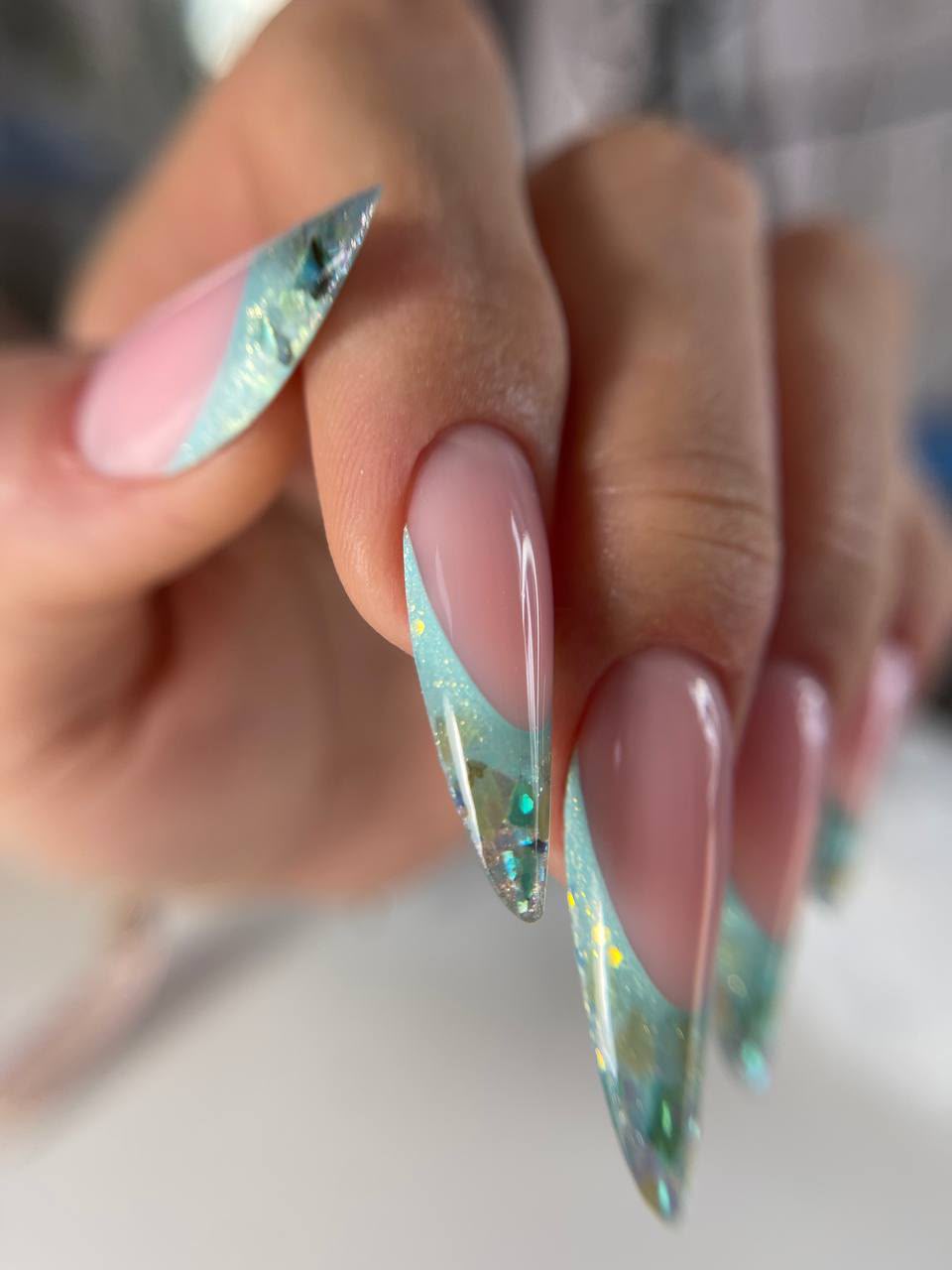 Mint-Glitter Stiletto Nails mit LAB Queen Gel